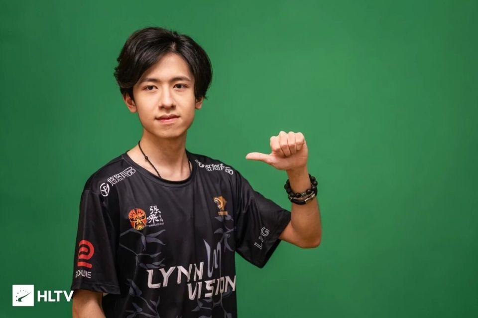 望能更进一, 斯Majo